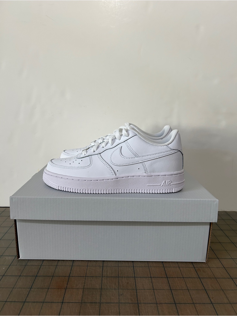 Nike Air Force 1 Low LE ‘Triple White’ GS